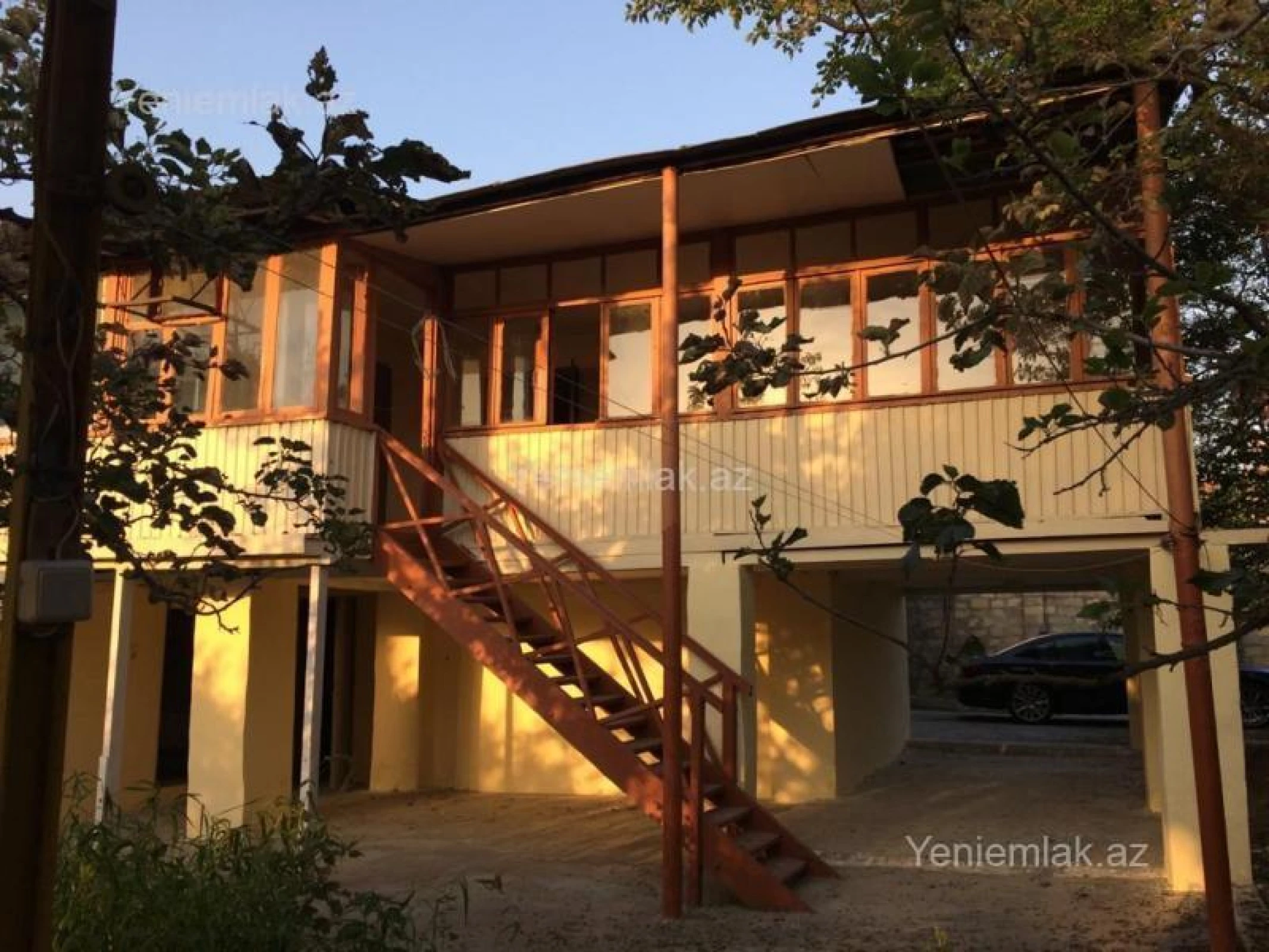 Satılır 5 otaqlı həyət evi 240 m²
