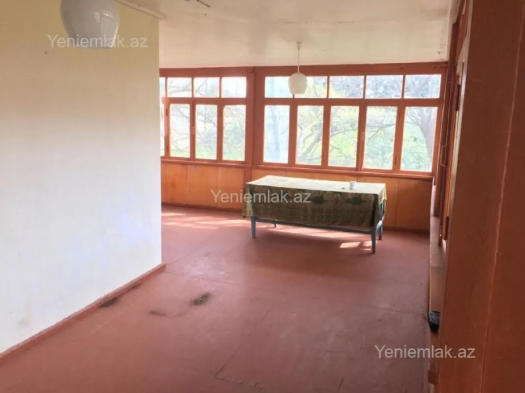 Satılır 5 otaqlı həyət evi 240 m²