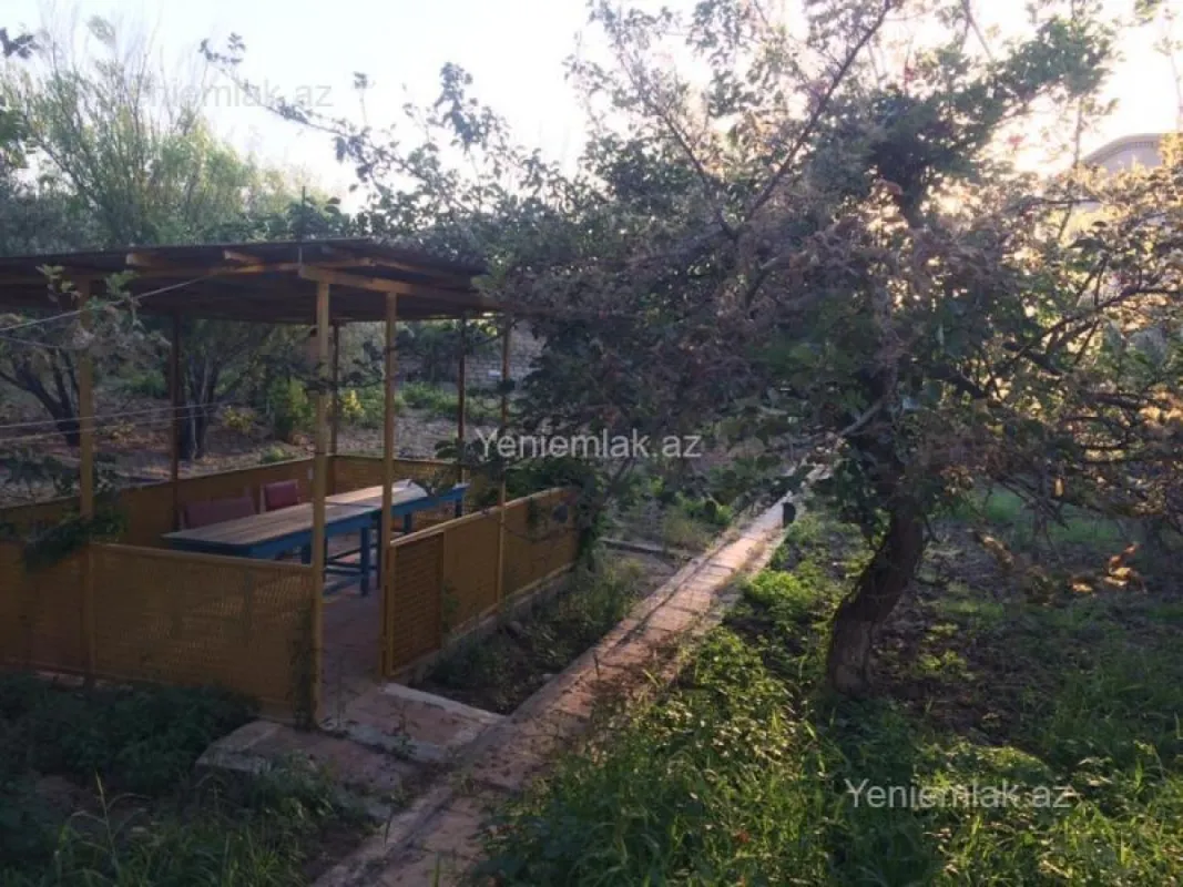 Satılır 5 otaqlı həyət evi 240 m²