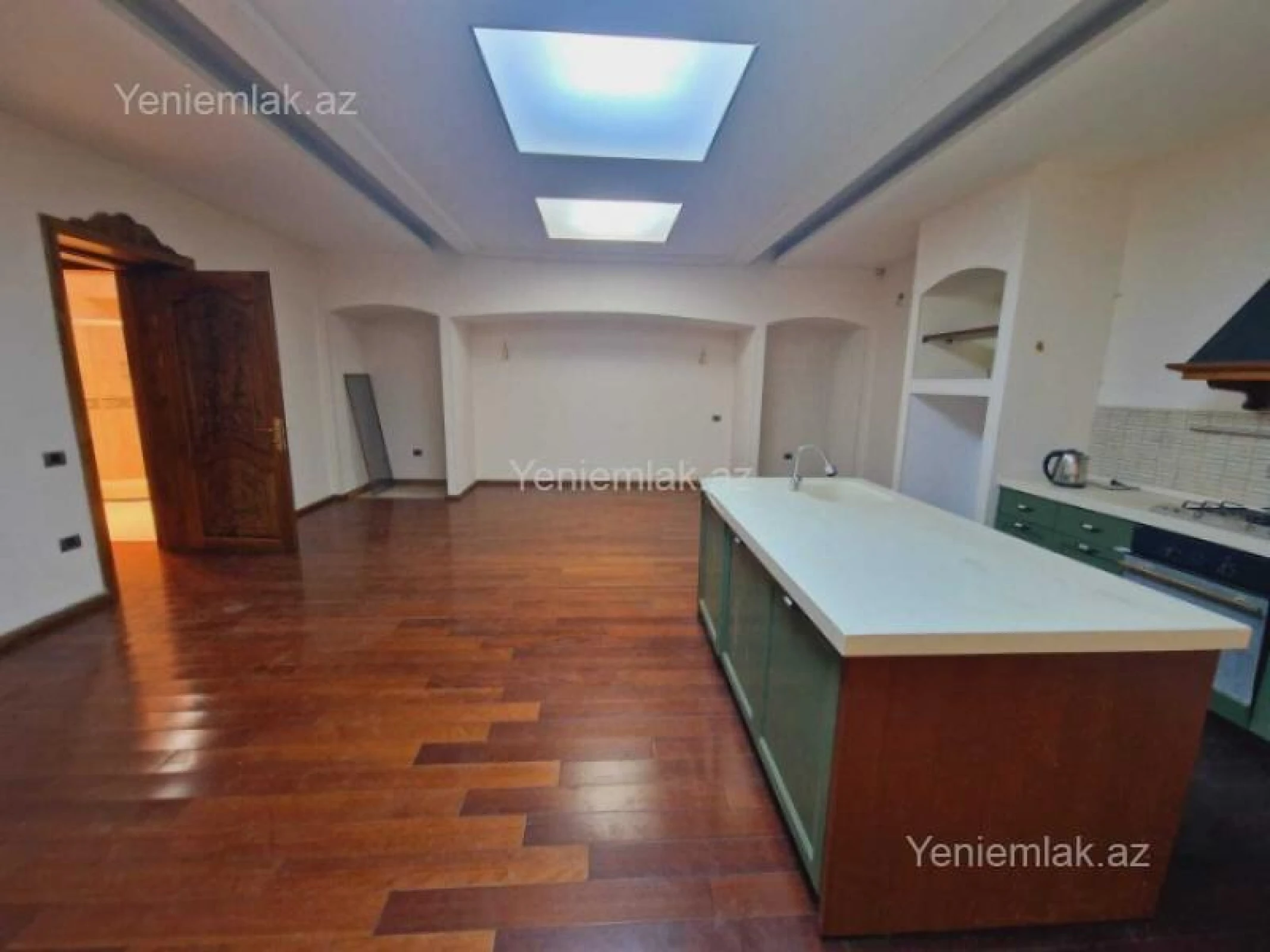 Satılır 8 otaqlı həyət evi 450 m²