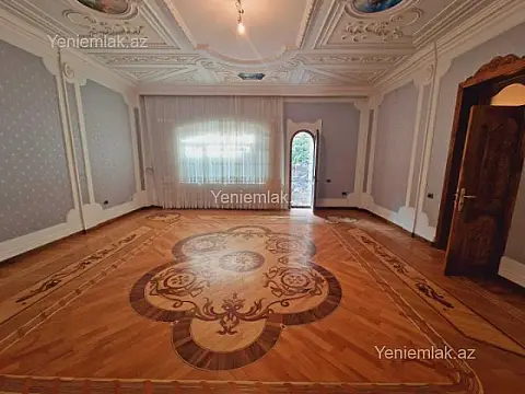 Satılır 8 otaqlı həyət evi 450 m²