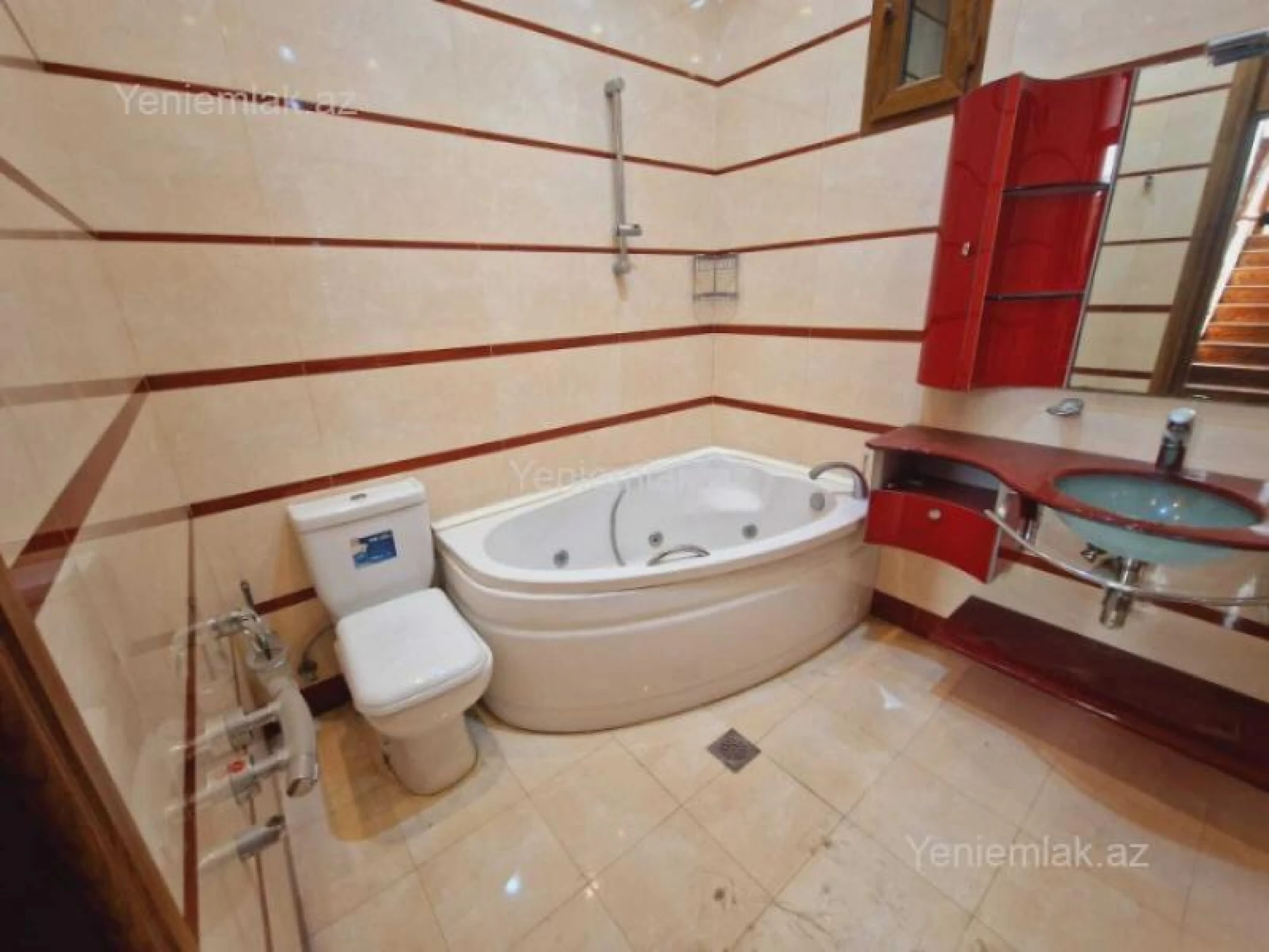 Satılır 8 otaqlı həyət evi 450 m²