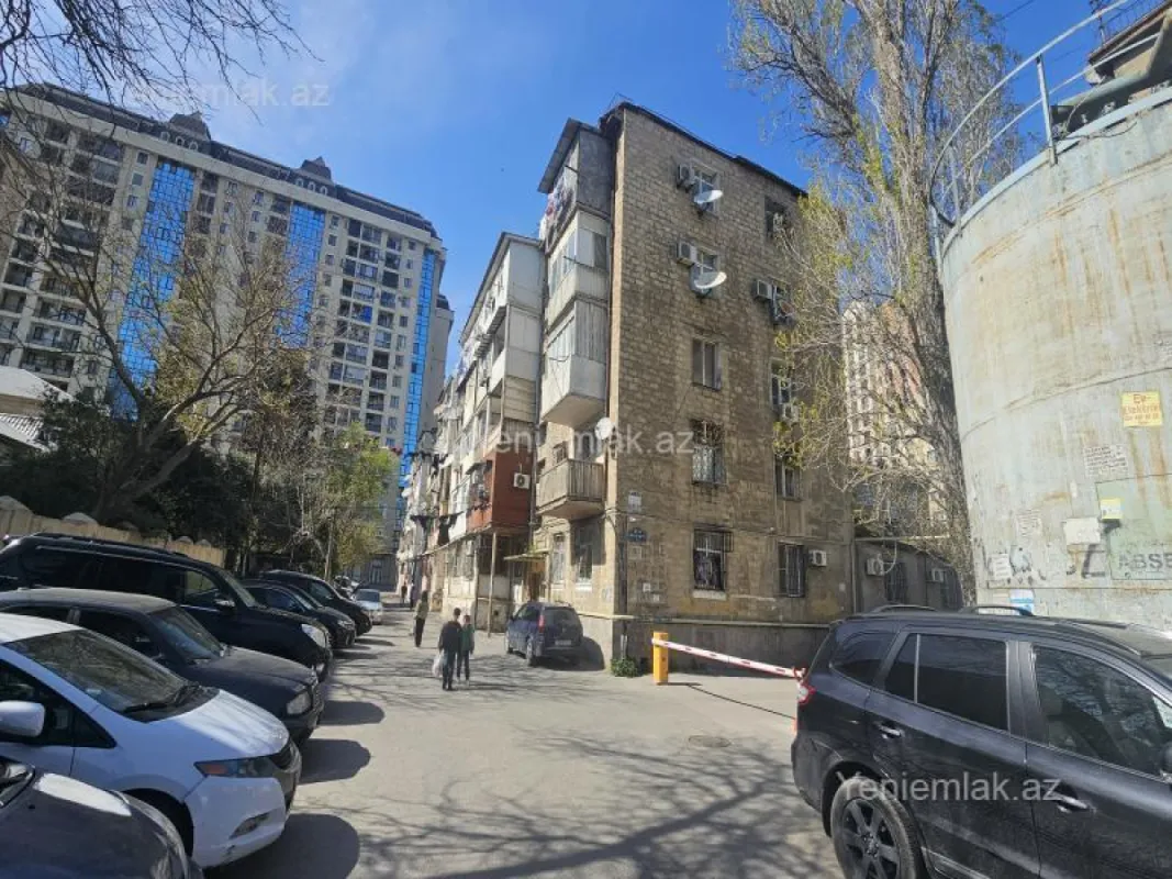Satılır 2 otaqlı köhnə tikili 50 m²