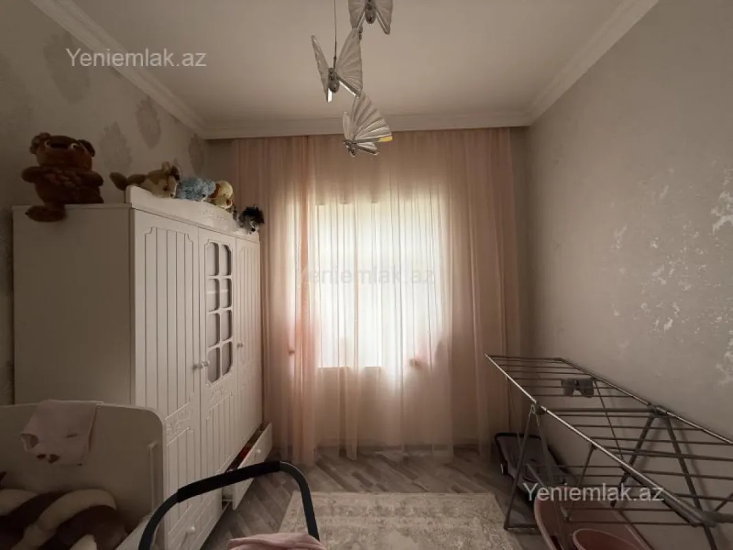 Satılır 7 otaqlı həyət evi 180 m²