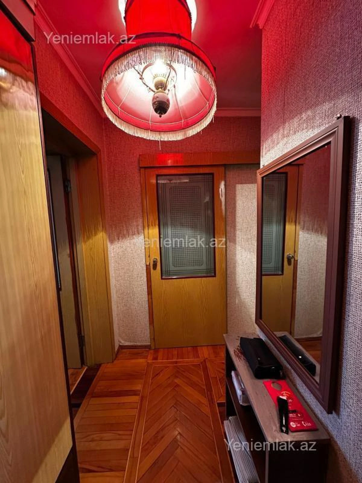 Satılır 2 otaqlı köhnə tikili 70 m²