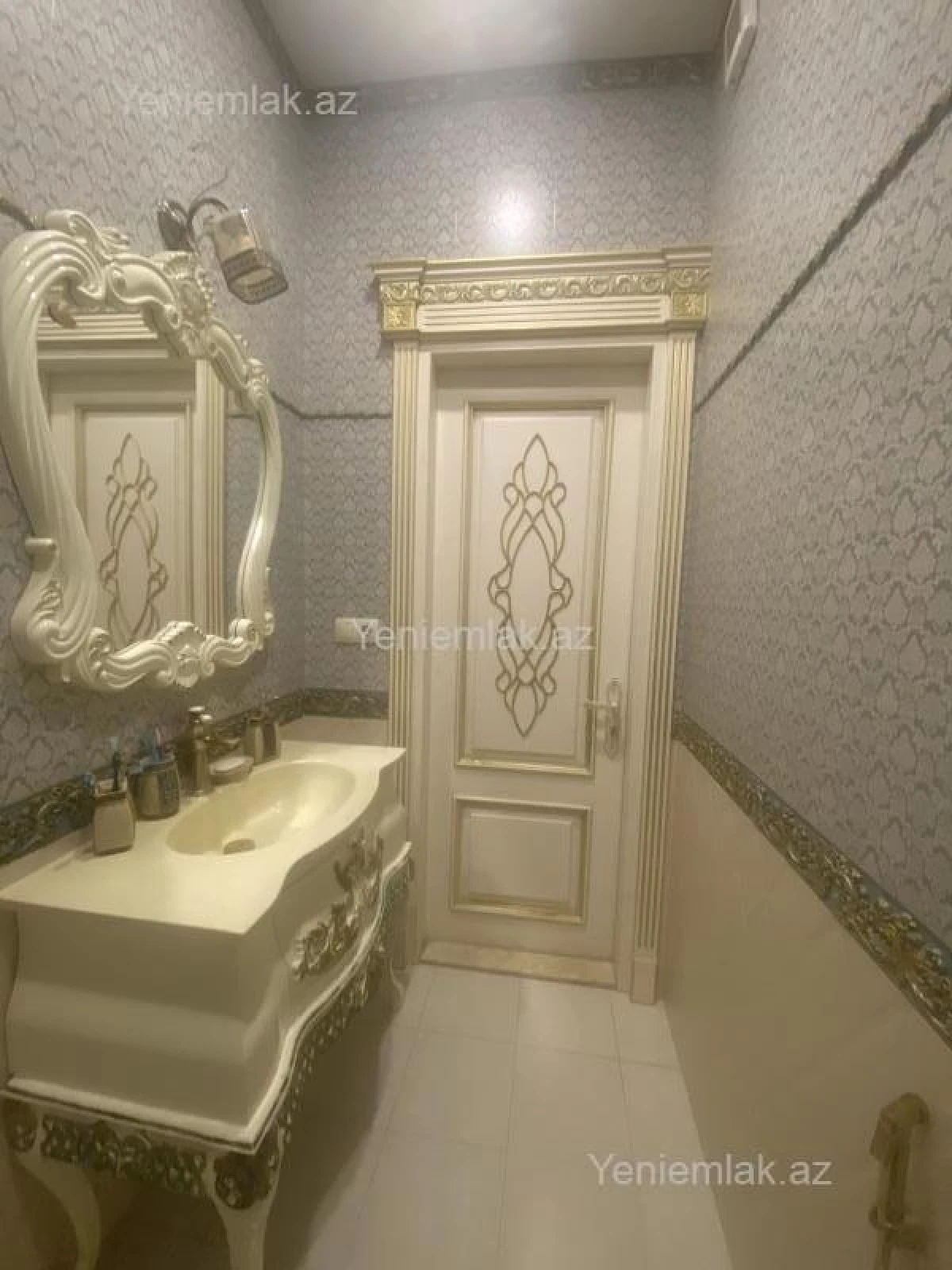 Satılır 3 otaqlı yeni tikili 135.5 m²