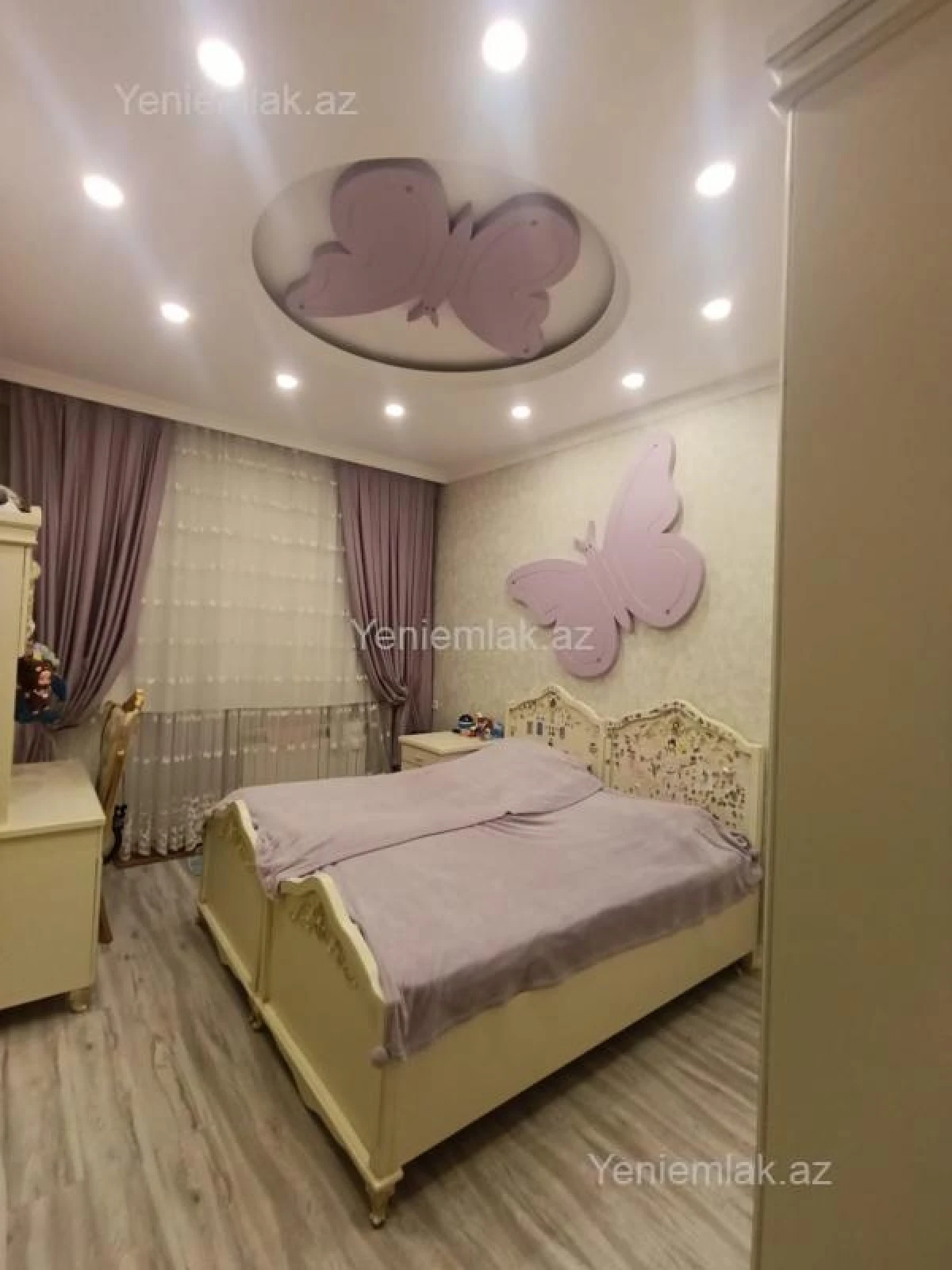 Satılır 3 otaqlı yeni tikili 135.5 m²