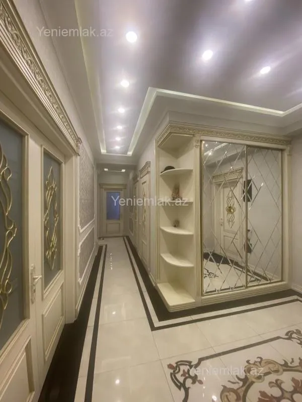 Satılır 3 otaqlı yeni tikili 135.5 m²