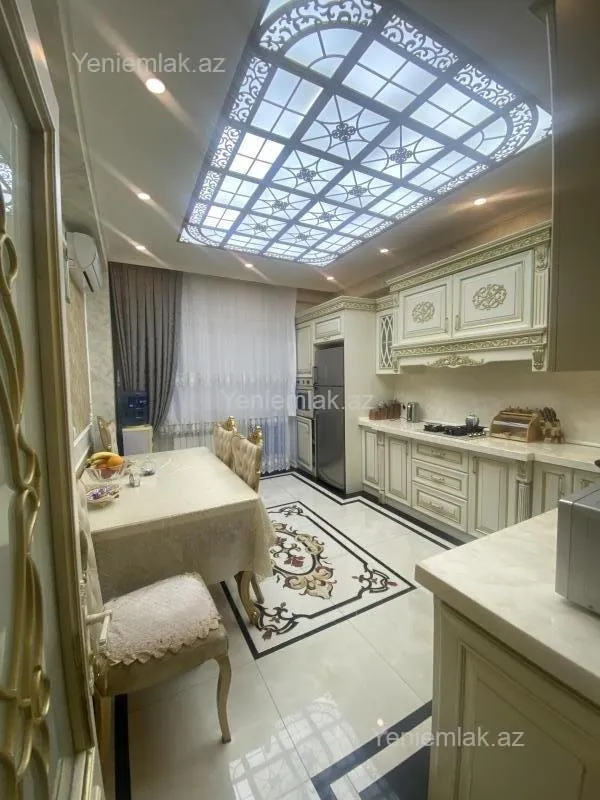 Satılır 3 otaqlı yeni tikili 135.5 m²