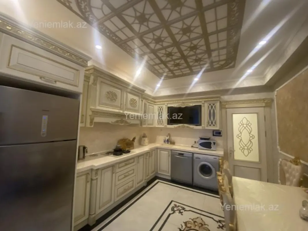 Satılır 3 otaqlı yeni tikili 135.5 m²