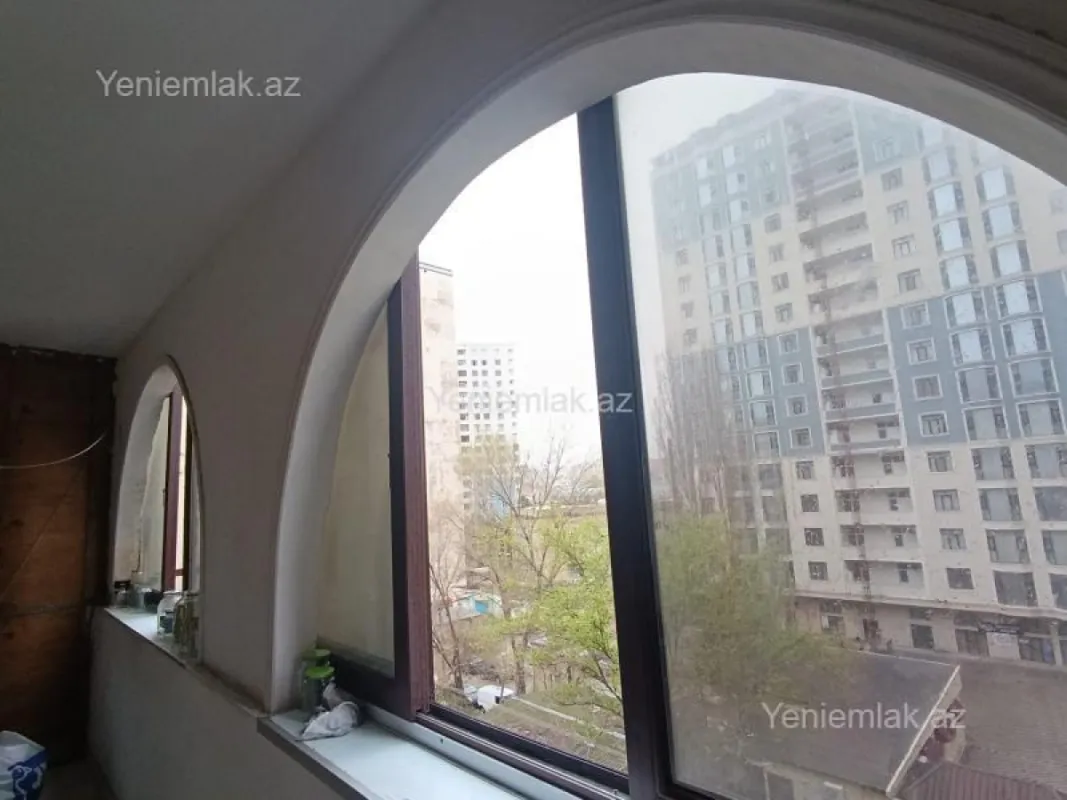 Satılır 5 otaqlı köhnə tikili 120 m²