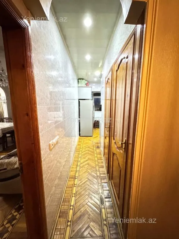 Satılır 5 otaqlı köhnə tikili 120 m²