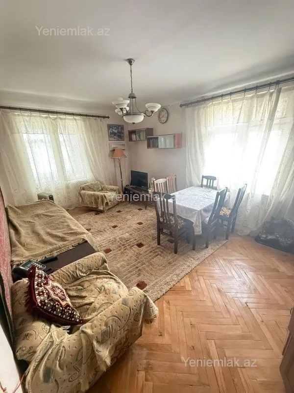 Satılır 2 otaqlı köhnə tikili 38 m²