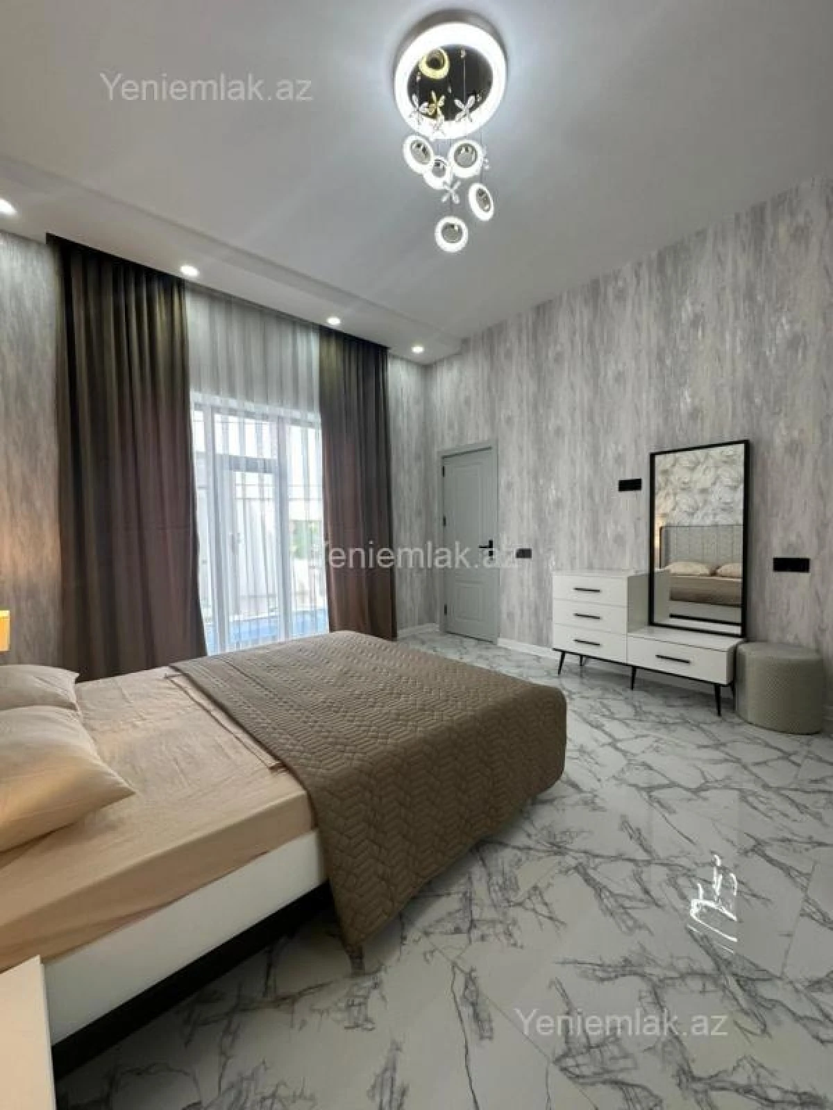 Satılır 4 otaqlı həyət evi 180 m²