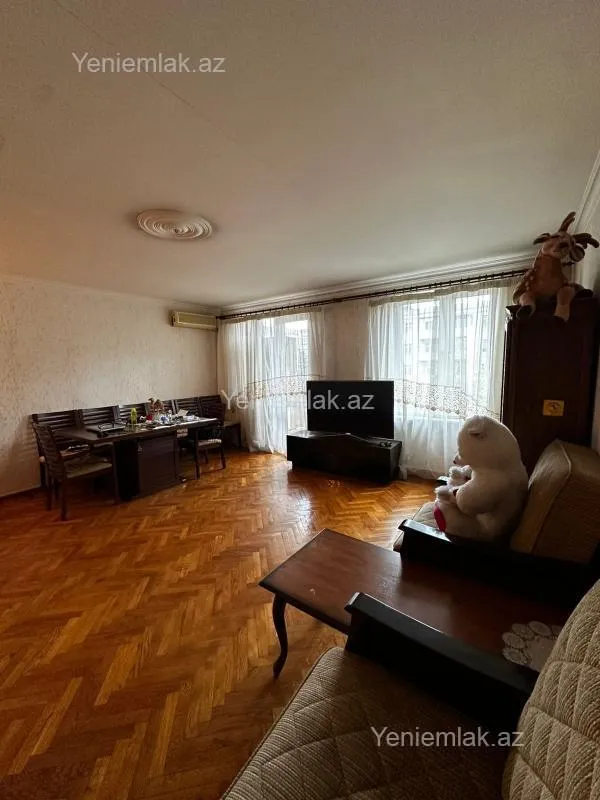 Satılır 2 otaqlı köhnə tikili 714 m²