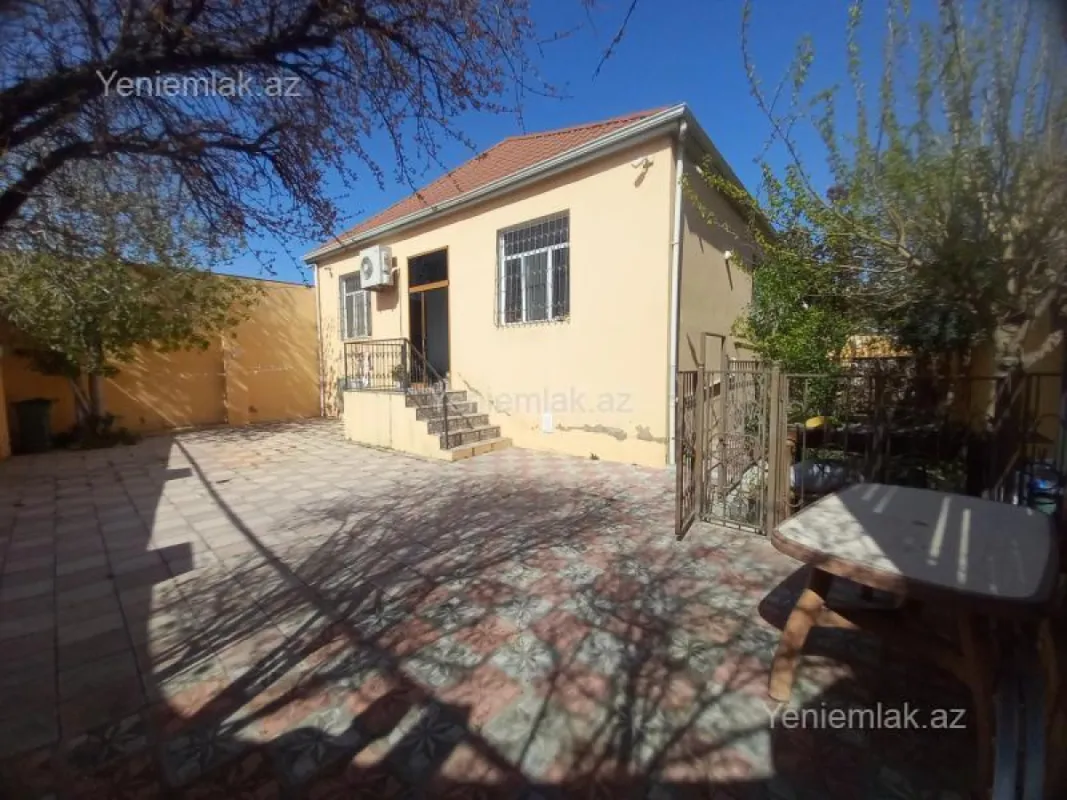 Satılır 4 otaqlı həyət evi 135 m²