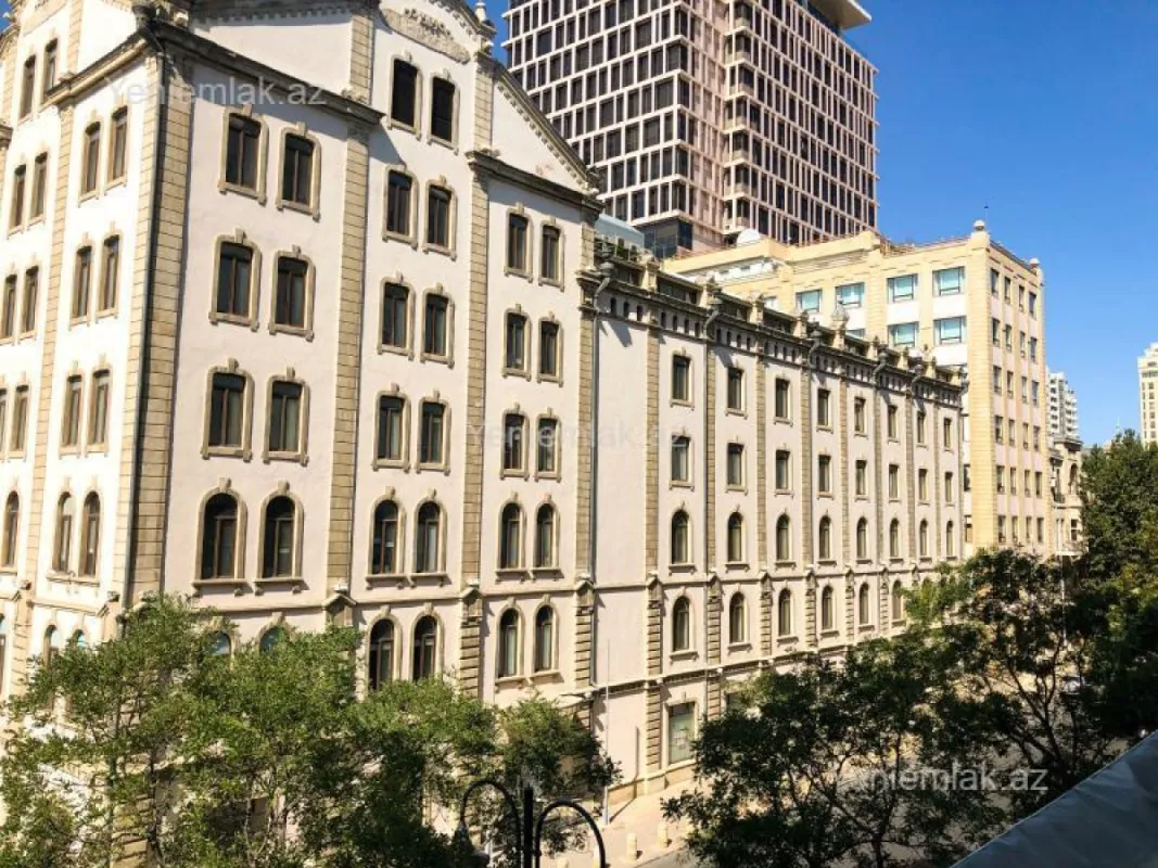 Satılır 3 otaqlı köhnə tikili 105 m²