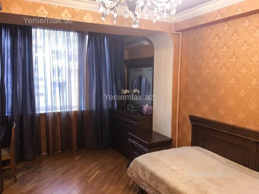 Satılır 3 otaqlı köhnə tikili 105 m²