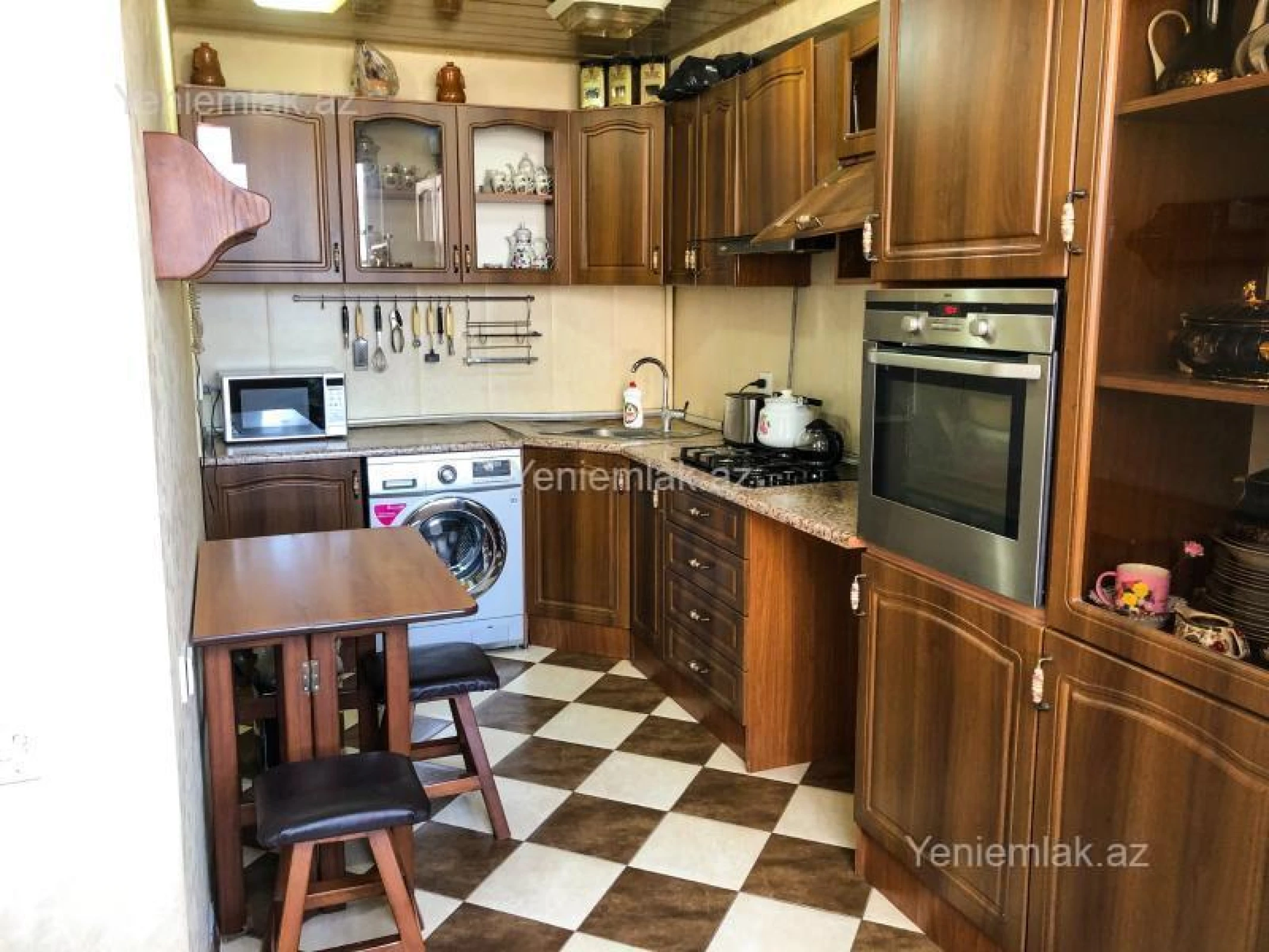 Satılır 3 otaqlı köhnə tikili 105 m²