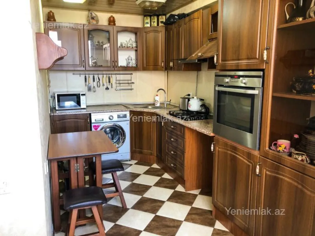 Satılır 3 otaqlı köhnə tikili 105 m²