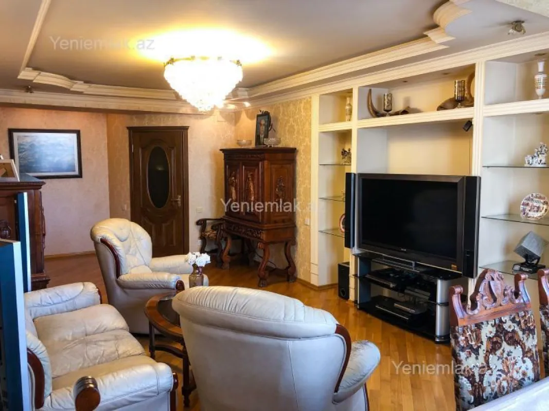 Satılır 3 otaqlı köhnə tikili 105 m²