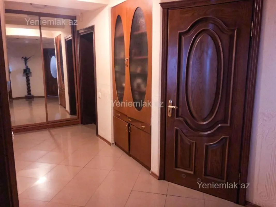 Satılır 3 otaqlı köhnə tikili 105 m²