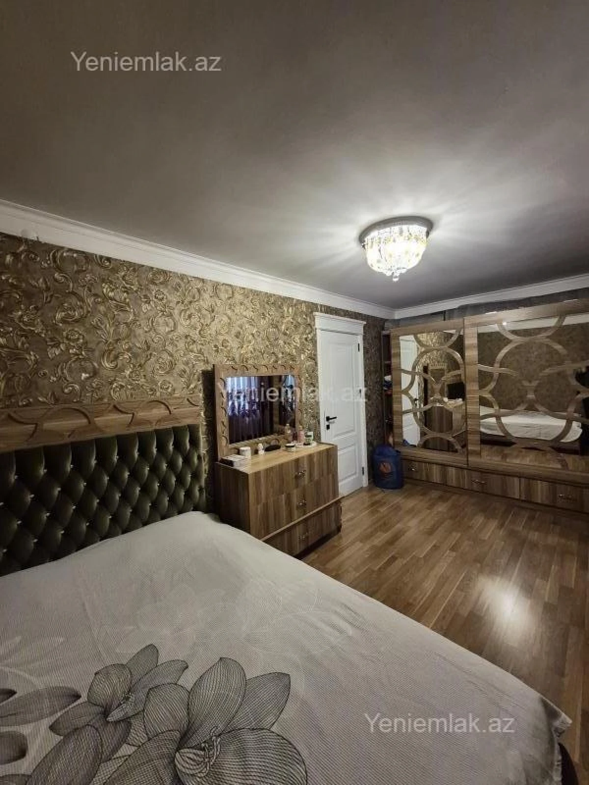 Satılır 2 otaqlı köhnə tikili 52 m²