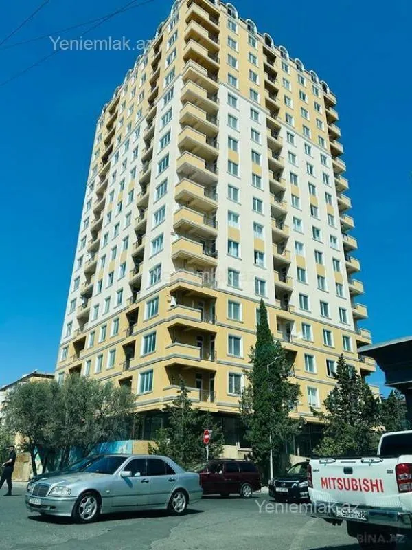 Satılır 3 otaqlı yeni tikili 130 m²