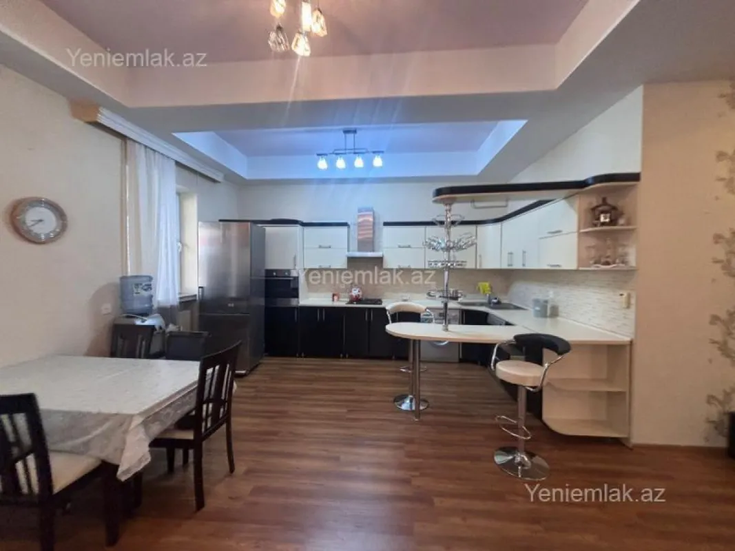 Satılır 4 otaqlı həyət evi 190 m²