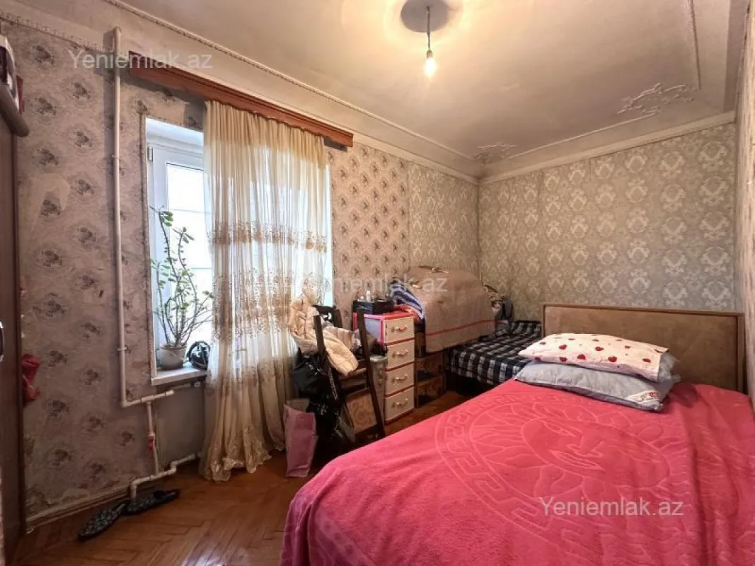 Satılır 2 otaqlı köhnə tikili 50 m²