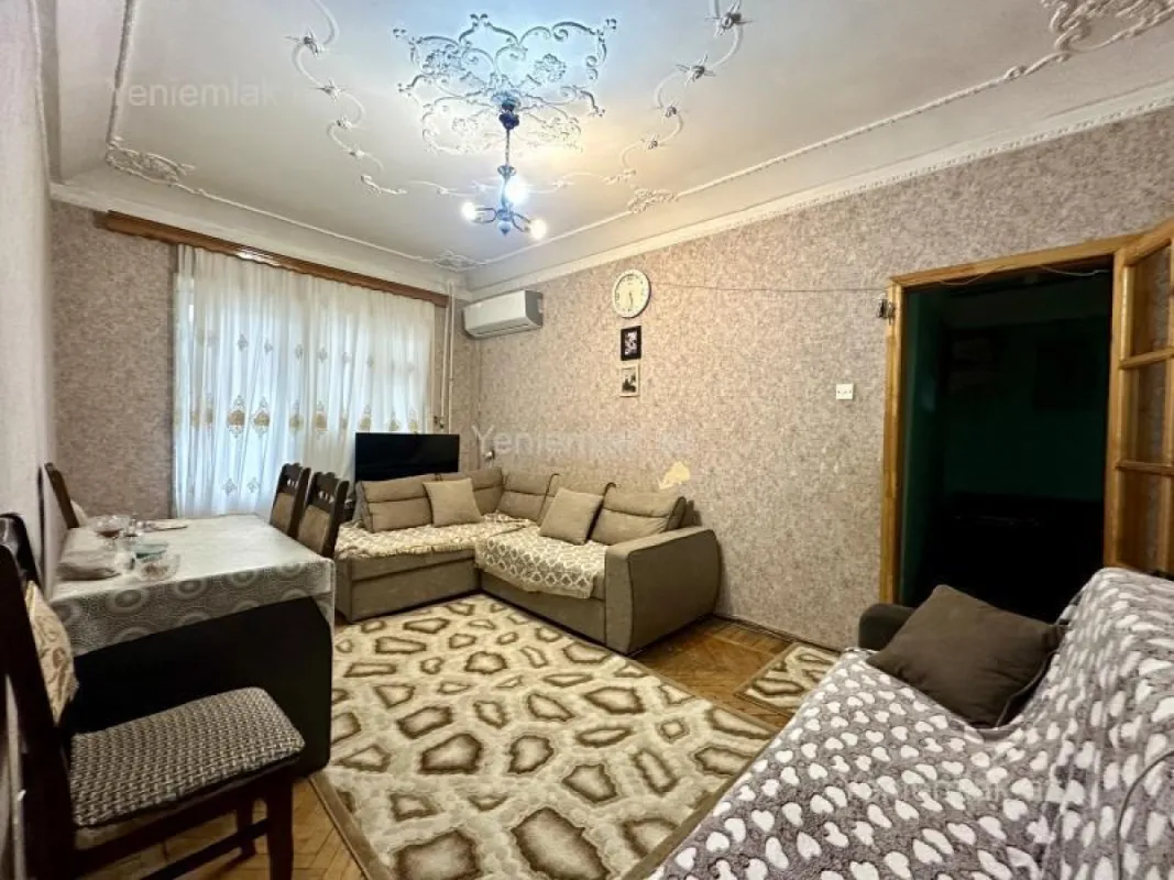 Satılır 2 otaqlı köhnə tikili 50 m²