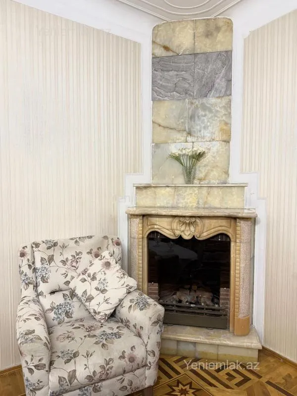 Satılır 5 otaqlı köhnə tikili 170 m²