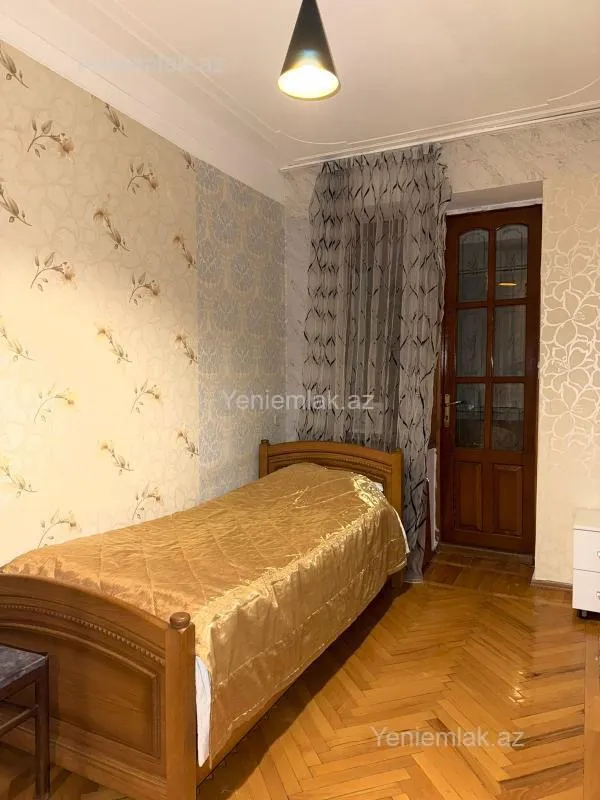 Satılır 5 otaqlı köhnə tikili 170 m²