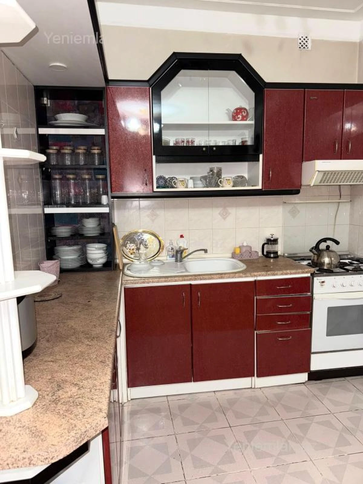 Satılır 5 otaqlı köhnə tikili 170 m²