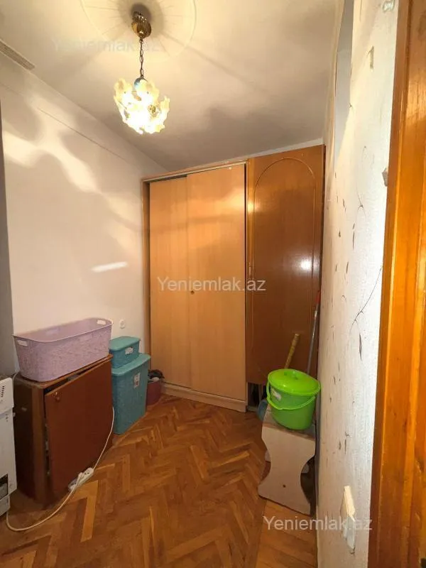 Satılır 5 otaqlı köhnə tikili 170 m²