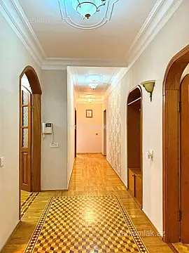 Satılır 5 otaqlı köhnə tikili 170 m²