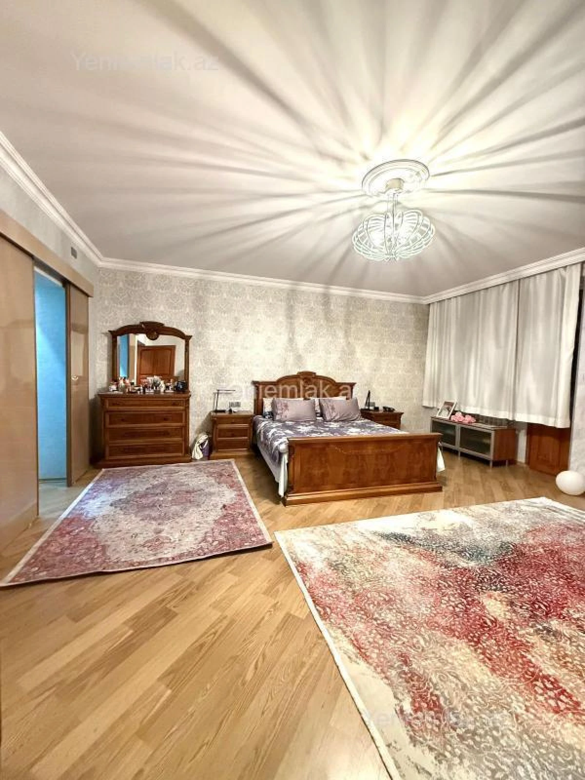 Satılır 5 otaqlı köhnə tikili 170 m²