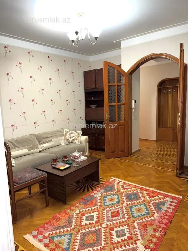 Satılır 5 otaqlı köhnə tikili 170 m²