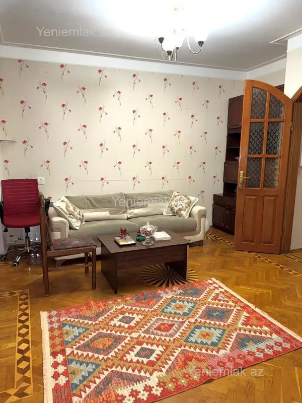 Satılır 5 otaqlı köhnə tikili 170 m²