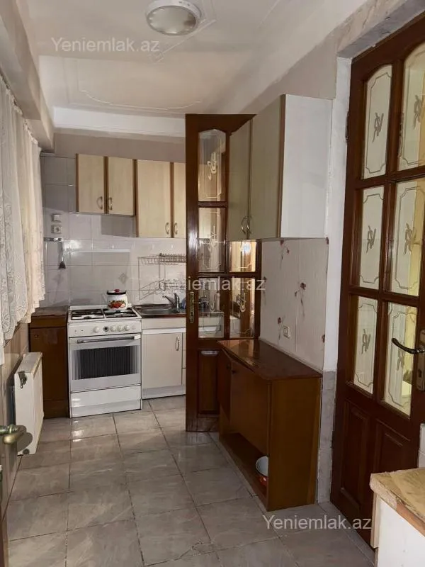 Satılır 5 otaqlı köhnə tikili 170 m²