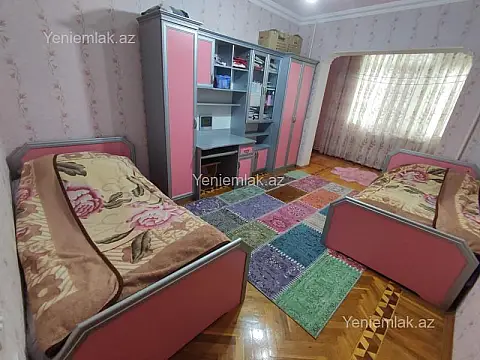 Satılır 4 otaqlı köhnə tikili 120 m²