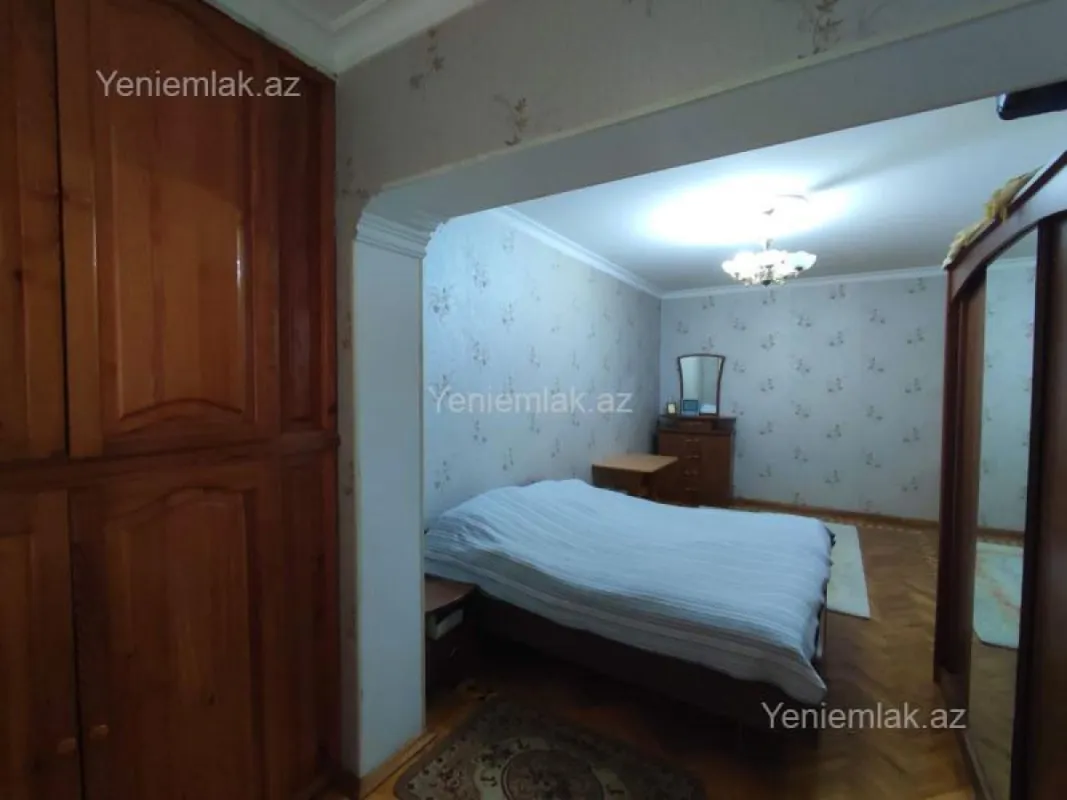 Satılır 4 otaqlı köhnə tikili 120 m²
