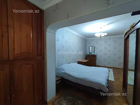Satılır 4 otaqlı köhnə tikili 120 m²