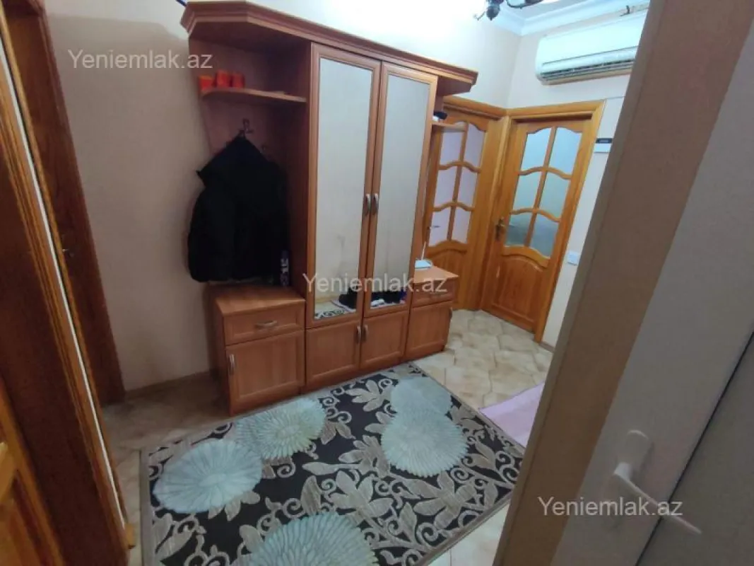 Satılır 4 otaqlı köhnə tikili 120 m²