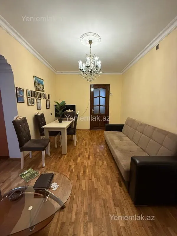 Satılır 2 otaqlı köhnə tikili 45 m²