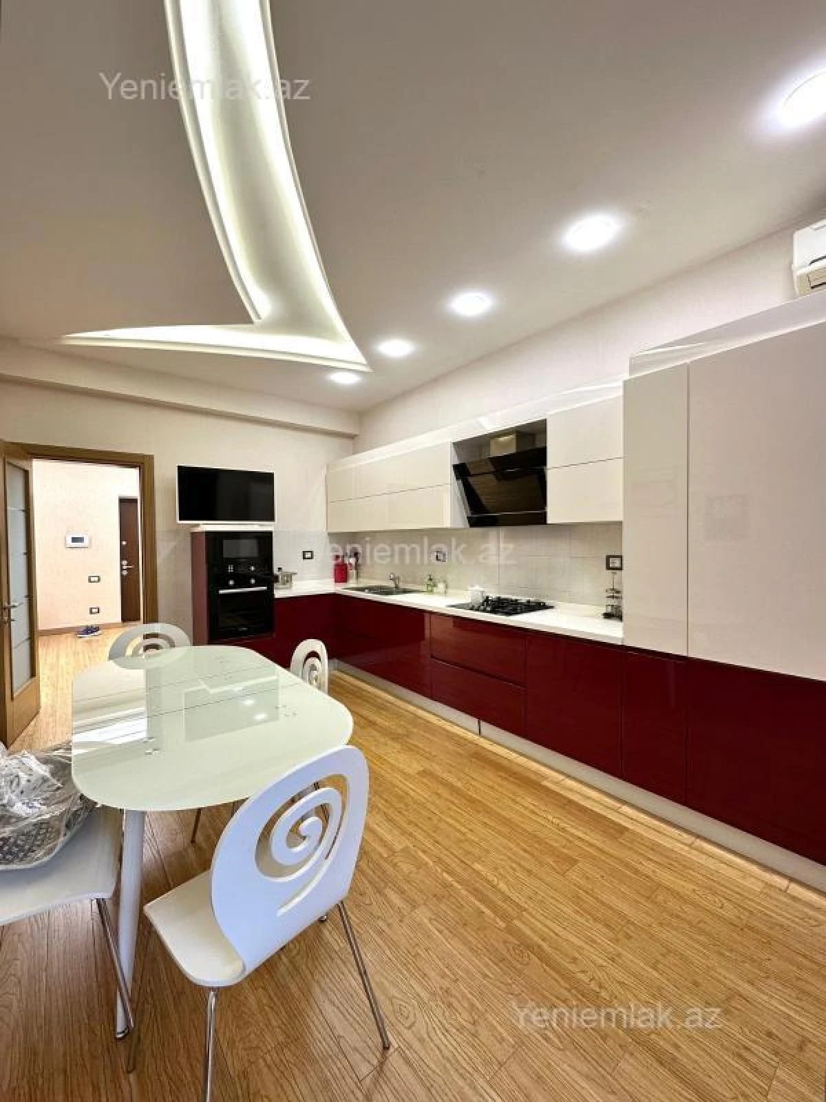 Satılır 4 otaqlı yeni tikili 180 m²