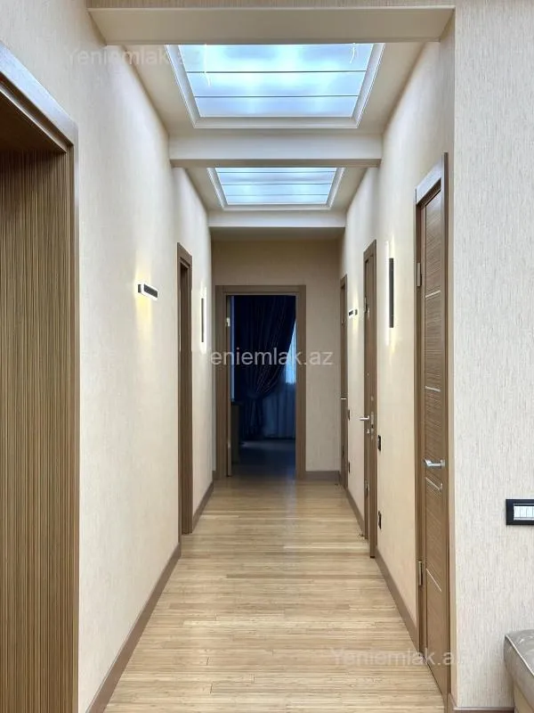 Satılır 4 otaqlı yeni tikili 180 m²