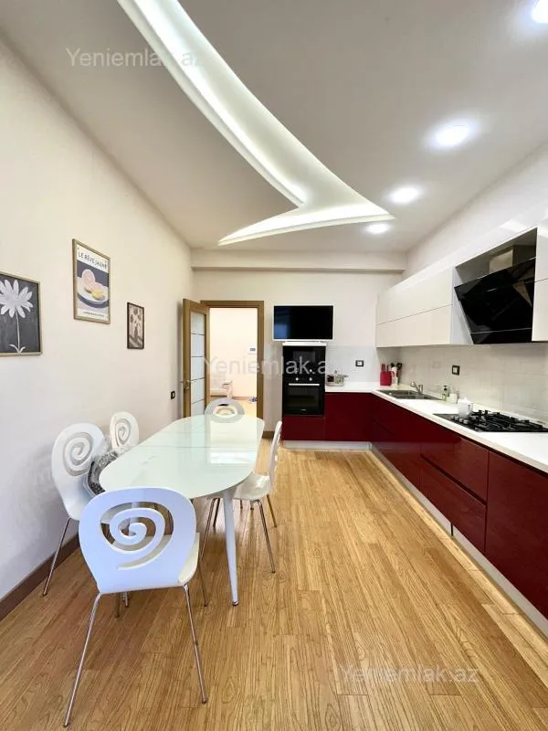 Satılır 4 otaqlı yeni tikili 180 m²