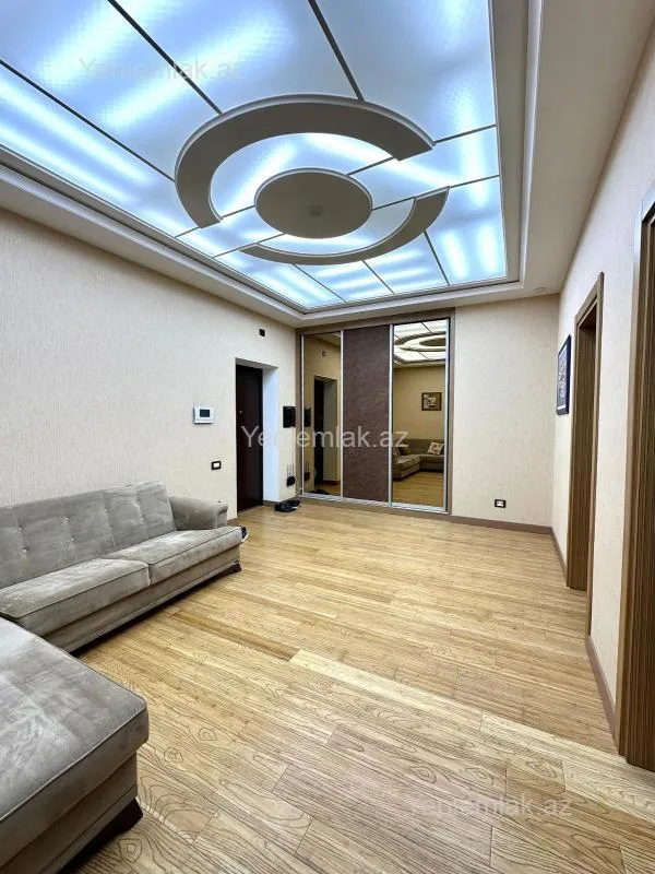Satılır 4 otaqlı yeni tikili 180 m²