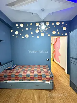 Satılır 4 otaqlı yeni tikili 180 m²